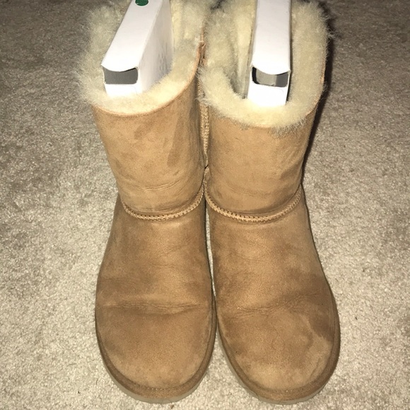 Ugg boots with bows 🎀🎀 - Picture 3 of 5